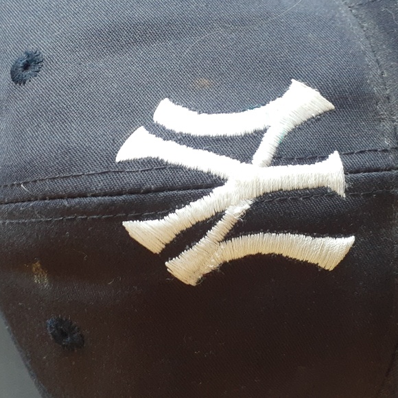 New York Yankees Iconic Black Baseball Snapback Cap Logo 7 - Picture 3 of 9